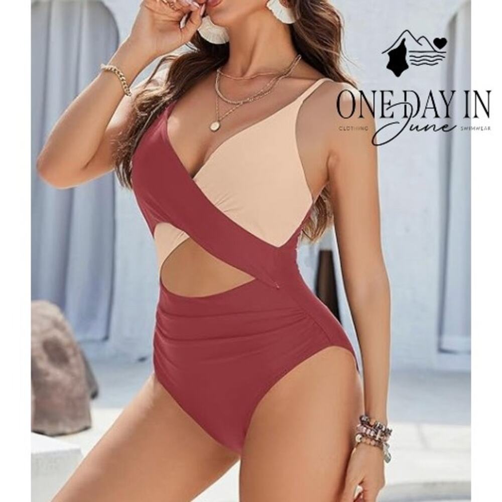 Blooming Jelly Cross Front Cut Out One Piece Swimsuit Size S